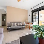 Malagasuite Beautiful Pool & Parking Апартаменти